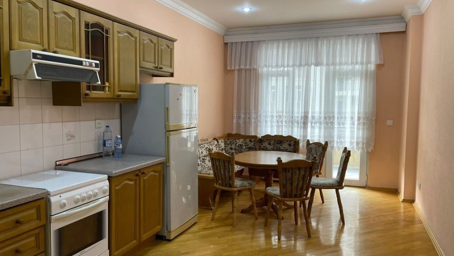 Kirayə verilir 4 otaqlı yeni tikili, 230 m², 28 May m.-4