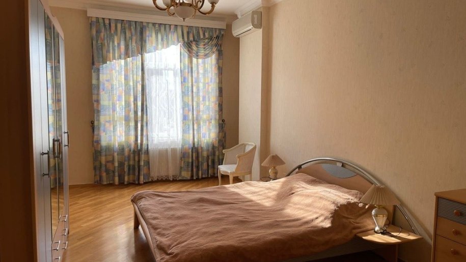 Kirayə verilir 4 otaqlı yeni tikili, 230 m², 28 May m.-10