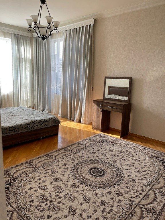 Kirayə verilir 4 otaqlı yeni tikili, 230 m², 28 May m.-11