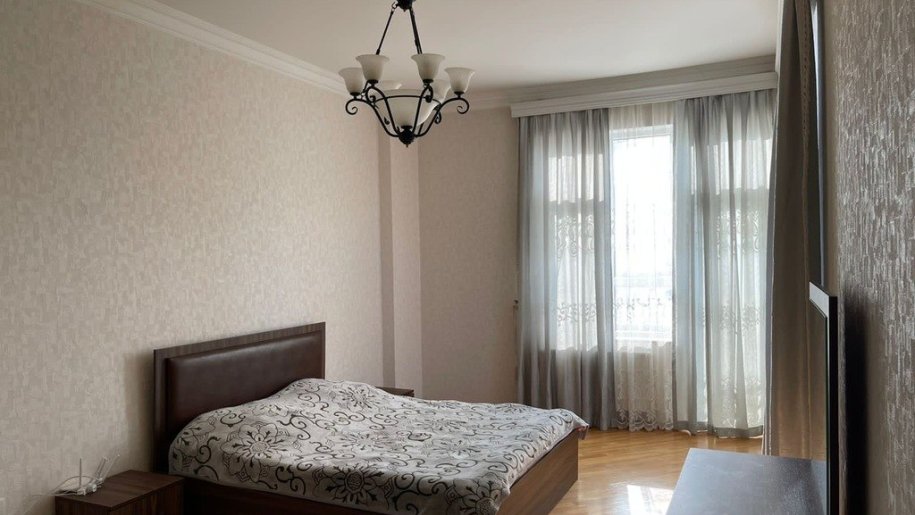 Kirayə verilir 4 otaqlı yeni tikili, 230 m², 28 May m.-12