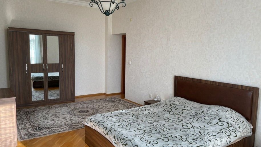 Kirayə verilir 4 otaqlı yeni tikili, 230 m², 28 May m.-13