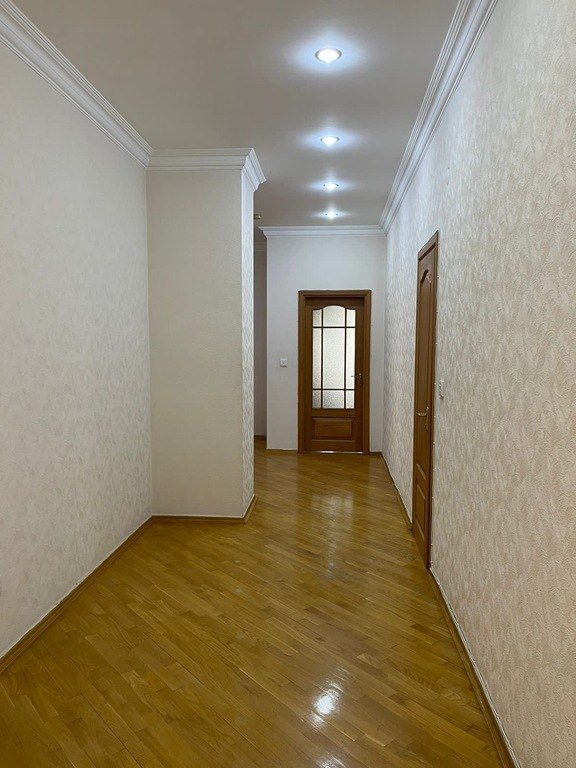 Kirayə verilir 4 otaqlı yeni tikili, 230 m², 28 May m.-14