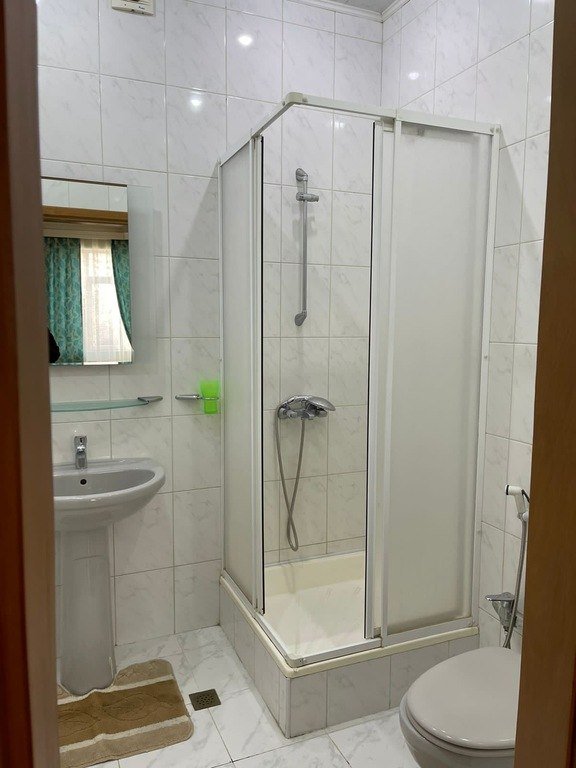 Kirayə verilir 4 otaqlı yeni tikili, 230 m², 28 May m.-16