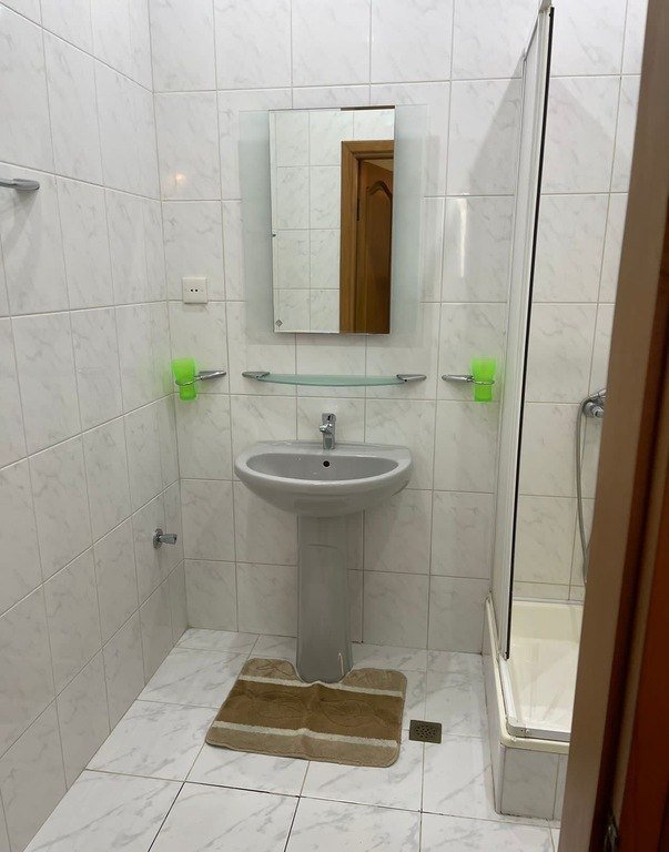 Kirayə verilir 4 otaqlı yeni tikili, 230 m², 28 May m.-17