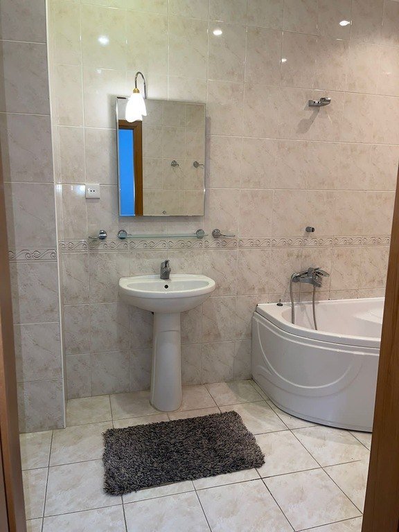 Kirayə verilir 4 otaqlı yeni tikili, 230 m², 28 May m.-20