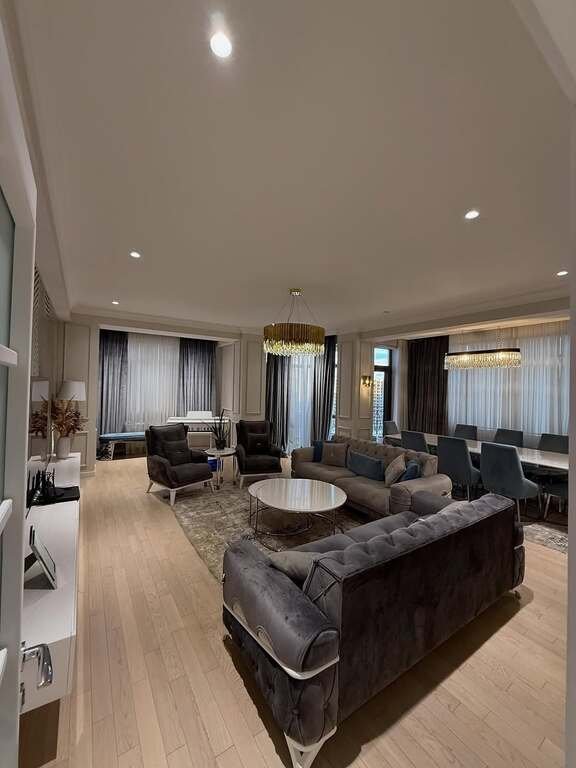 Satılır 4 otaqlı yeni tikili, 230 m², 28 May m.-1