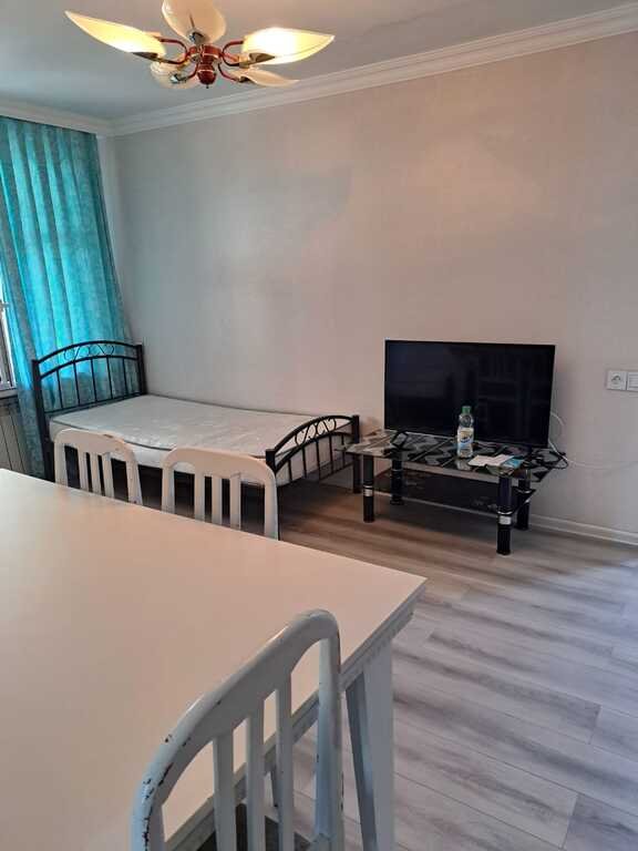 Satılır 2 otaqlı köhnə tikili, 50 m², Elmlər Akademiyası m.-1