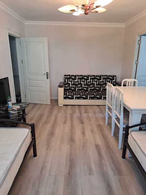 Satılır 2 otaqlı köhnə tikili, 50 m², Elmlər Akademiyası m.-3