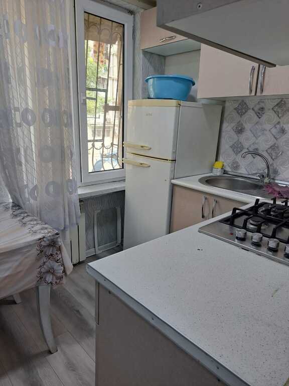 Satılır 2 otaqlı köhnə tikili, 50 m², Elmlər Akademiyası m.-7