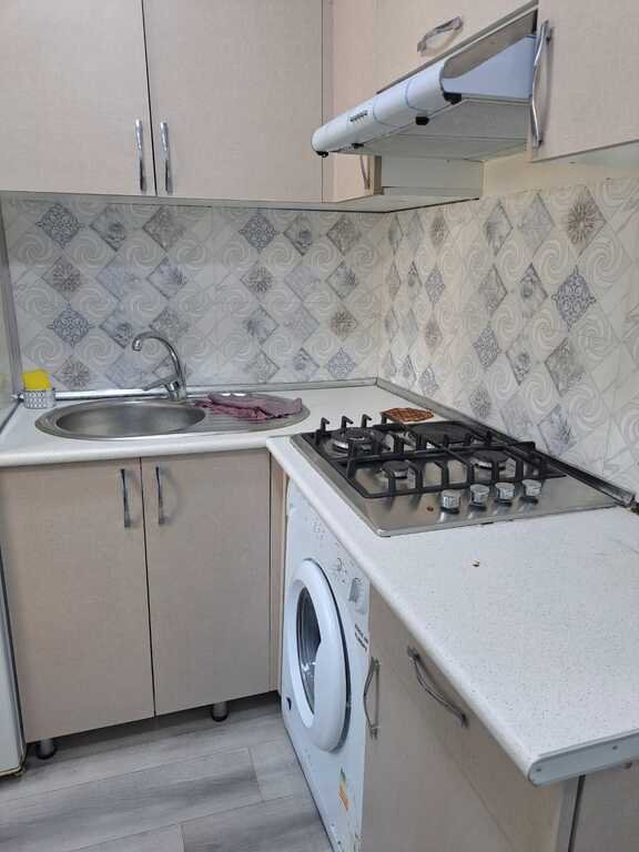 Satılır 2 otaqlı köhnə tikili, 50 m², Elmlər Akademiyası m.-9