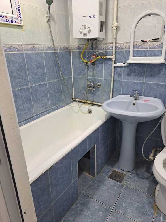 Satılır 2 otaqlı köhnə tikili, 50 m², Elmlər Akademiyası m.-11