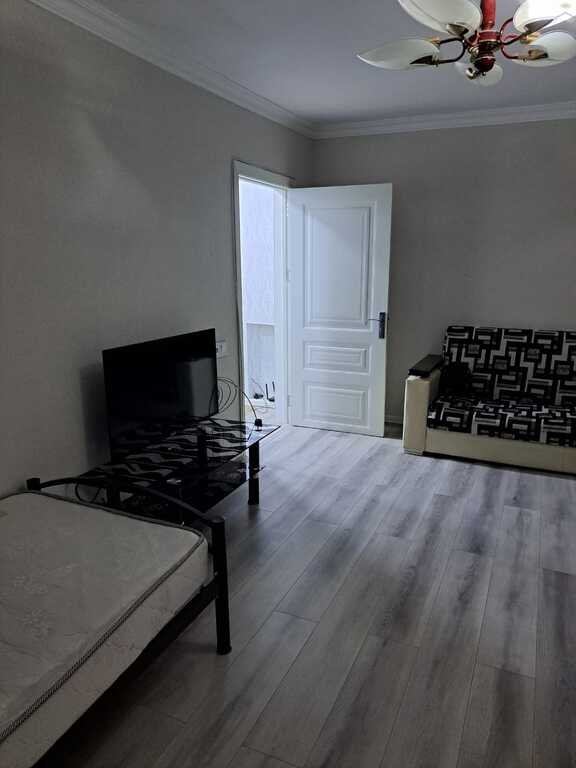 Satılır 2 otaqlı köhnə tikili, 50 m², Elmlər Akademiyası m.-1