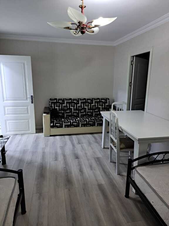 Satılır 2 otaqlı köhnə tikili, 50 m², Elmlər Akademiyası m.-2