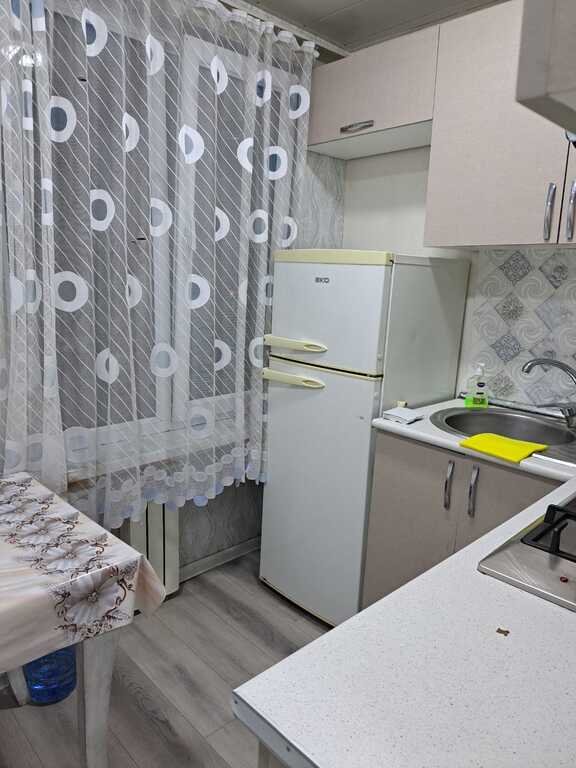 Satılır 2 otaqlı köhnə tikili, 50 m², Elmlər Akademiyası m.-9