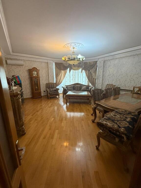 Satılır 3 otaqlı yeni tikili, 135 m², İnşaatçılar m.-1