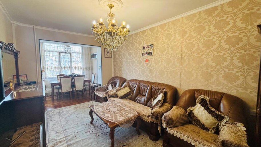 Satılır 4 otaqlı köhnə tikili, 85 m², Bakıxanov (Razin)-2