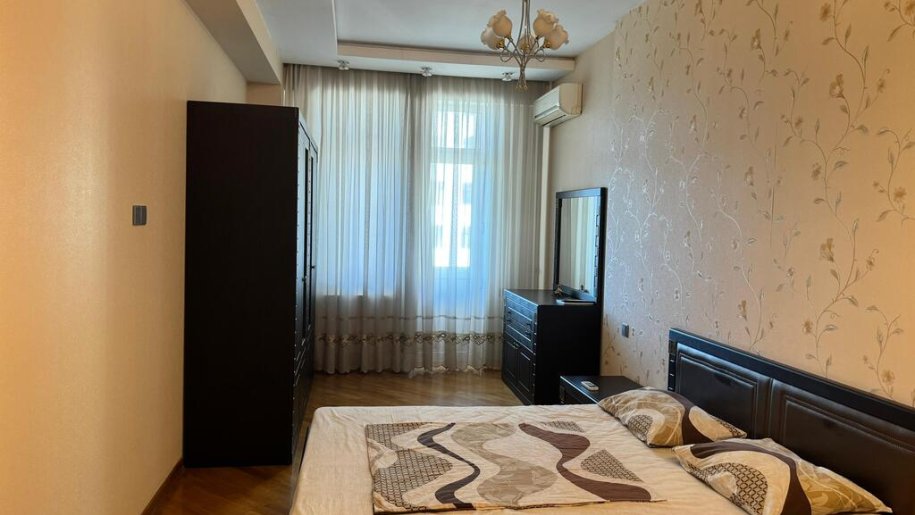Kirayə verilir 3 otaqlı yeni tikili, 200 m², 28 May m.-8