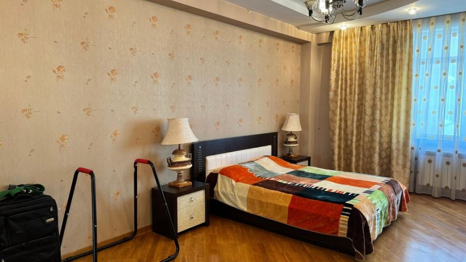Kirayə verilir 3 otaqlı yeni tikili, 200 m², 28 May m.-11