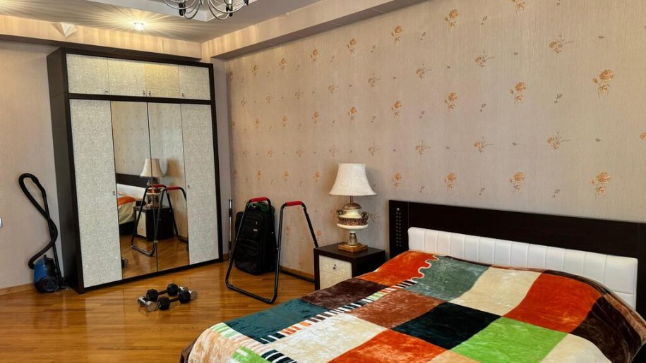 Kirayə verilir 3 otaqlı yeni tikili, 200 m², 28 May m.-12