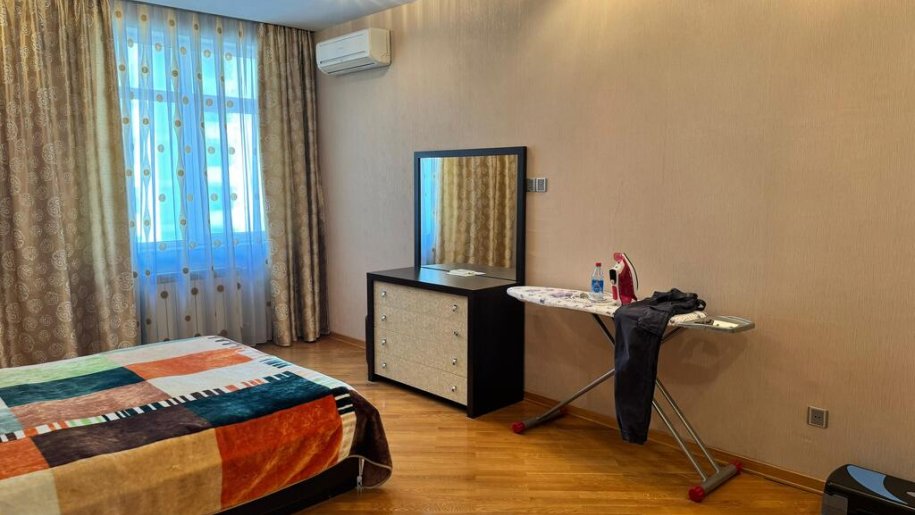 Kirayə verilir 3 otaqlı yeni tikili, 200 m², 28 May m.-13
