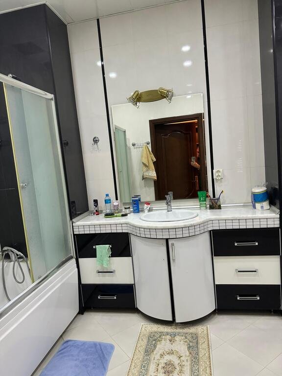 Kirayə verilir 3 otaqlı yeni tikili, 200 m², 28 May m.-14