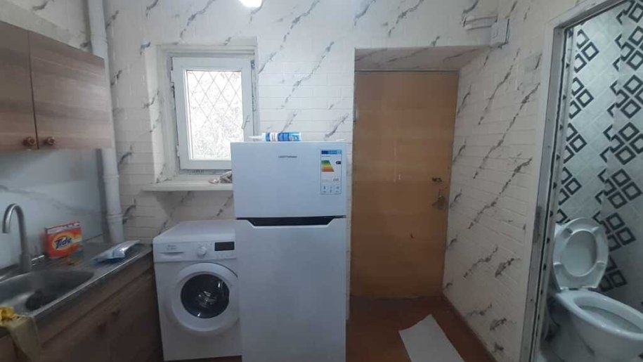 Kirayə verilir 1 otaqlı köhnə tikili, 20 m², Elmlər Akademiyası m.-13