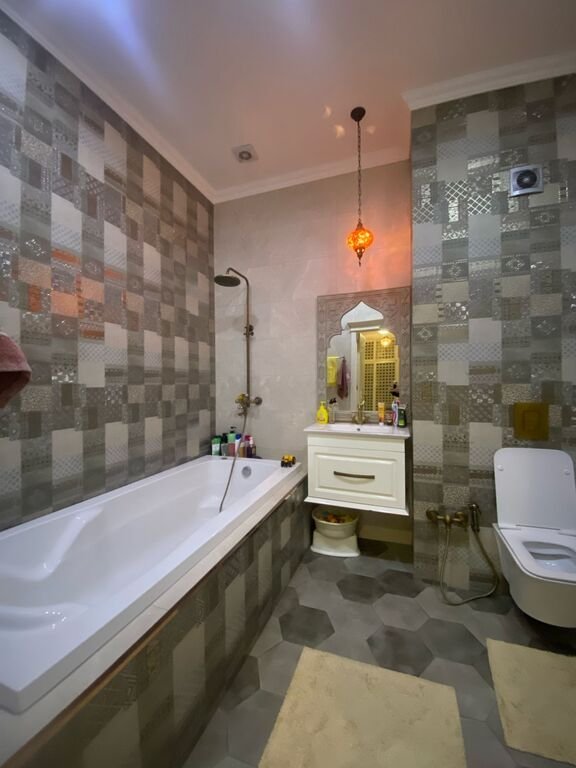 Satılır 4 otaqlı yeni tikili, 157 m², İnşaatçılar m.-17