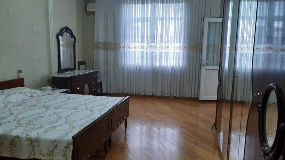 Kirayə verilir 4 otaqlı yeni tikili, 170 m², 8 noyabr-9