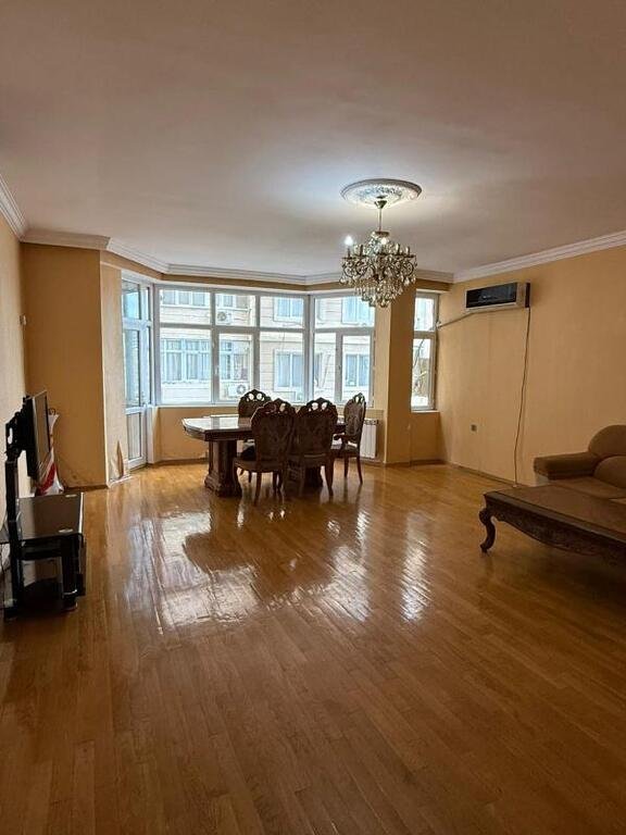 Satılır 3 otaqlı yeni tikili, 140 m², 8 noyabr-2