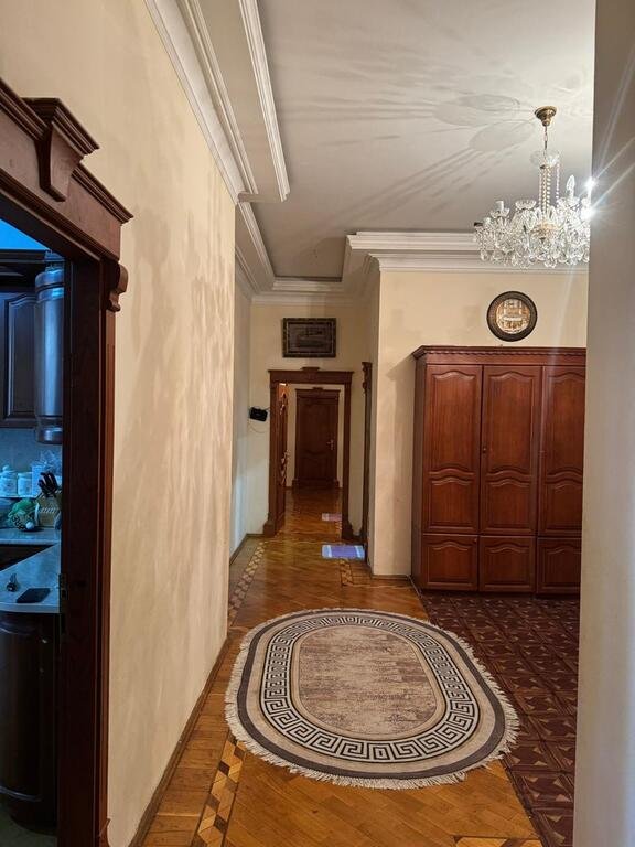 Satılır 5 otaqlı yeni tikili, 230 m², 8-ci mikrorayon-11