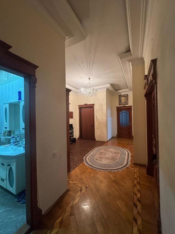 Satılır 5 otaqlı yeni tikili, 230 m², 8-ci mikrorayon-12