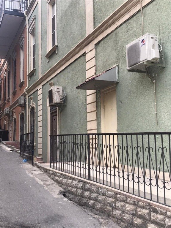 Satılır 3 otaqlı köhnə tikili, 65 m², İçərişəhər m.-2