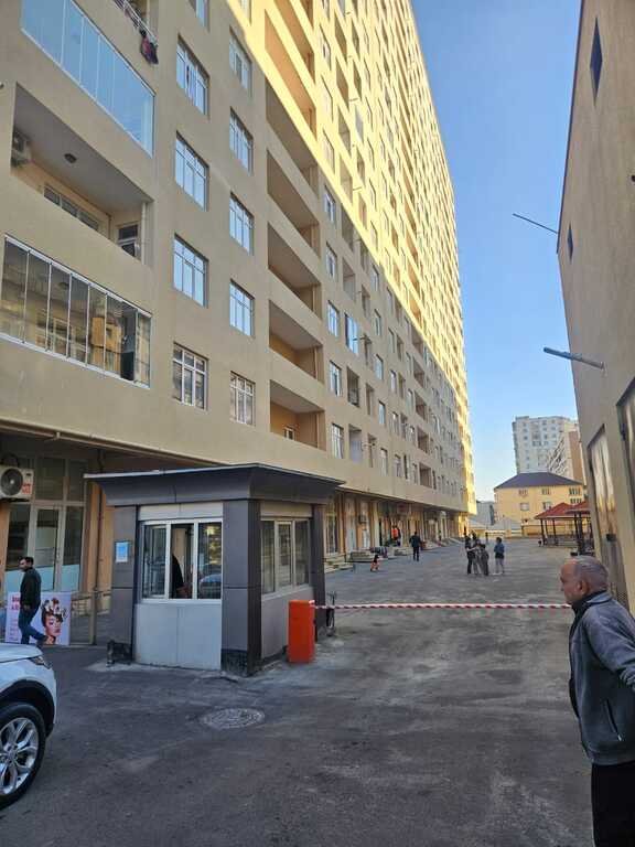 Satılır 2 otaqlı yeni tikili, 60 m², İnşaatçılar m.-9