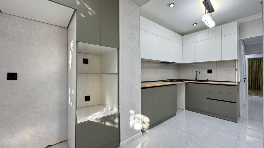 Satılır 3 otaqlı köhnə tikili, 80 m², Xalqlar dostluğu m.-5