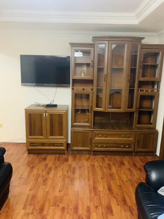Satılır 2 otaqlı köhnə tikili, 45 m², İnşaatçılar m.-10