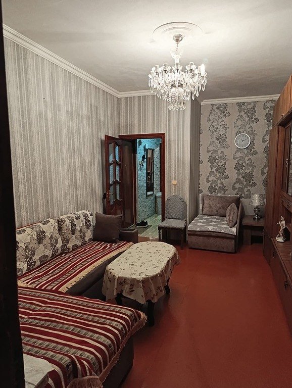 Satılır 2 otaqlı köhnə tikili, 50 m², İnşaatçılar m.-1