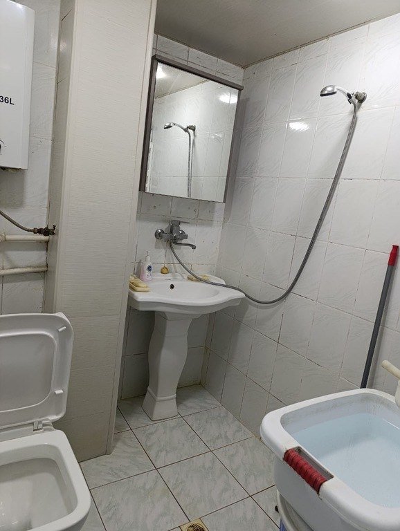 Satılır 2 otaqlı köhnə tikili, 50 m², İnşaatçılar m.-9