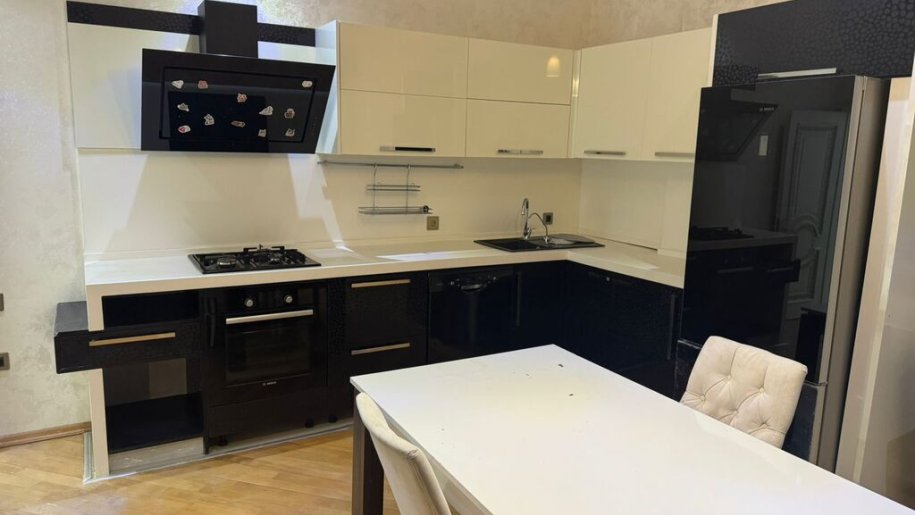 Satılır 5 otaqlı yeni tikili, 180 m², Nizami m.-14