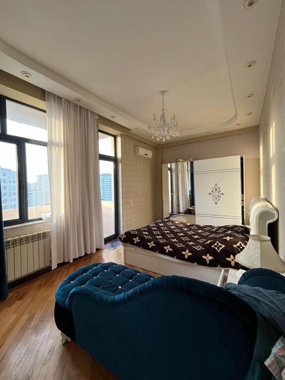Satılır 3 otaqlı yeni tikili, 105 m², İnşaatçılar m.-6