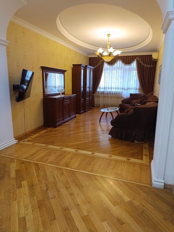 Kirayə verilir 3 otaqlı yeni tikili, 140 m², Nizami m.-1
