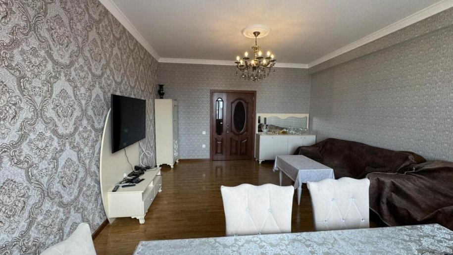 Satılır 4 otaqlı yeni tikili, 145 m², İnşaatçılar m.-2