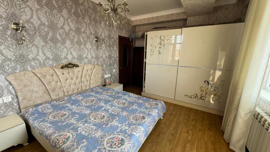 Satılır 4 otaqlı yeni tikili, 145 m², İnşaatçılar m.-8