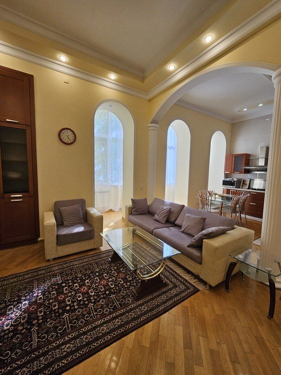 Kirayə verilir 3 otaqlı köhnə tikili, 100 m², Sahil m.-1