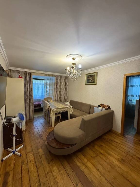 Satılır 2 otaqlı köhnə tikili, 50 m², Elmlər Akademiyası m.-1