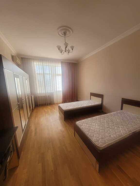 Satılır 4 otaqlı yeni tikili, 190 m², Elmlər Akademiyası m.-10