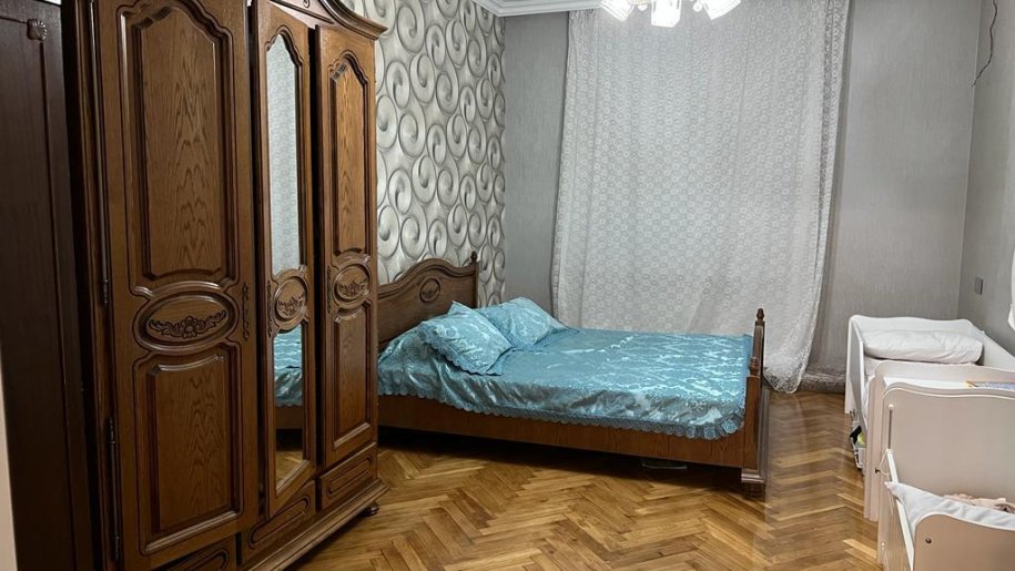 Satılır 2 otaqlı köhnə tikili, 56 m², Elmlər Akademiyası m.-5
