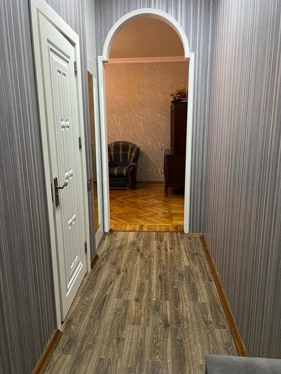 Satılır 2 otaqlı köhnə tikili, 56 m², Elmlər Akademiyası m.-8