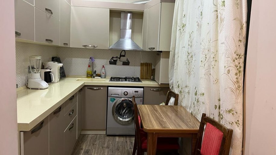 Satılır 2 otaqlı köhnə tikili, 56 m², Elmlər Akademiyası m.-11