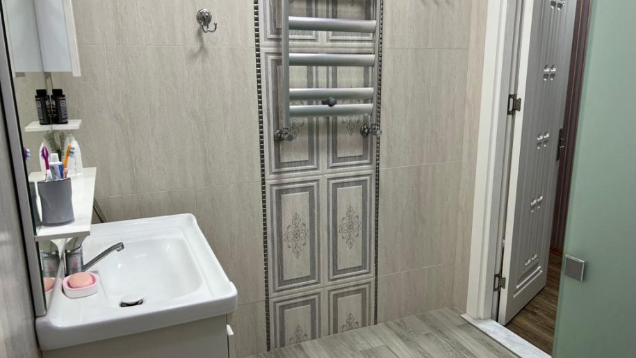 Satılır 2 otaqlı köhnə tikili, 56 m², Elmlər Akademiyası m.-16
