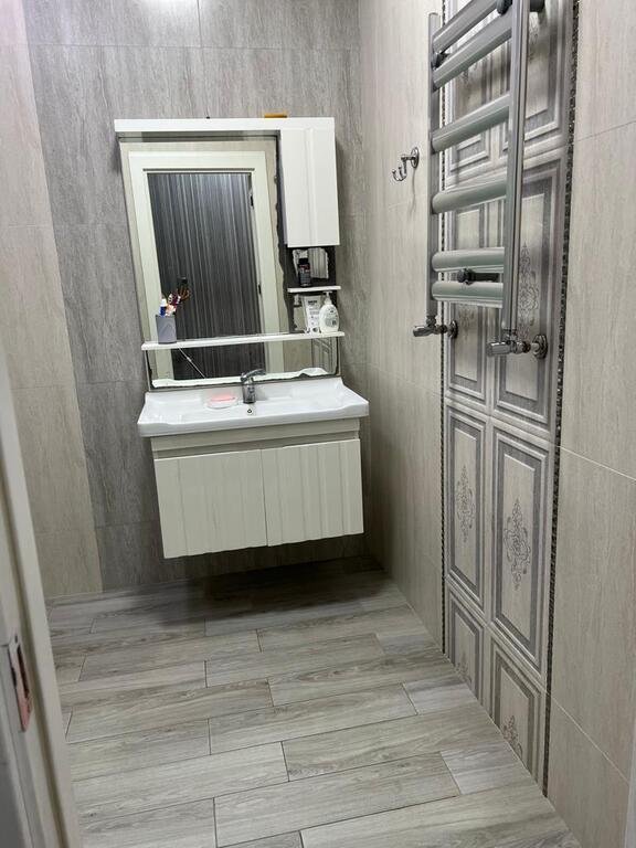 Satılır 2 otaqlı köhnə tikili, 56 m², Elmlər Akademiyası m.-17